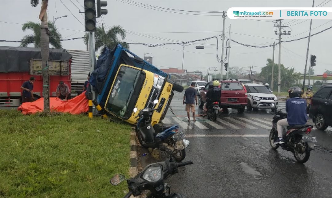 Laka Lantas, Truk Terguling di Pantura Ngantru