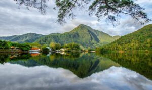 5 GUNUNG PALING ANGKER DI INDONESIA