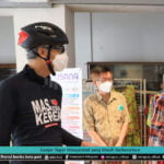 GANJAR TEGUR MASYARAKAT YANG MASIH BERKERUMUN