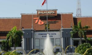 JELANG KEMERDEKAAN RI, WARGA DIIMBAU KIBARKAN BENDERA SEBULAN PENUH