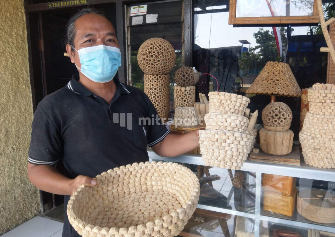 WARGA SARIREJO PATI, SULAP LIMBAH BONGGOL JAGUNG JADI BARANG BERNILAI JUAL