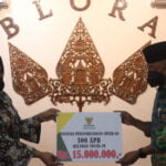 RELAWAN PENANGGULANGAN COVID-19 PEROLEH BANTUAN APD