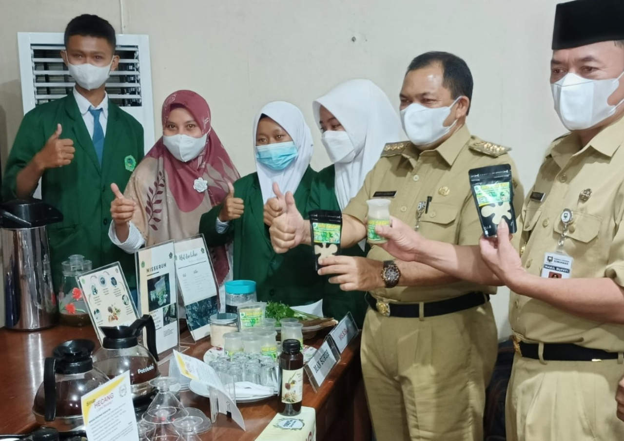 Inovasi Jamu Asam Urat dari Gulma, Sabet Juara III Lomba Krenova