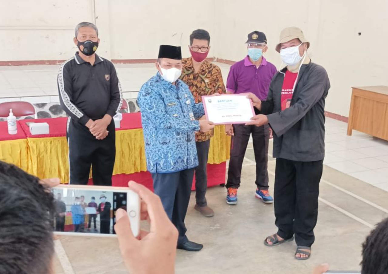 9 Warga PMKS Terima Santunan Kesehatan
