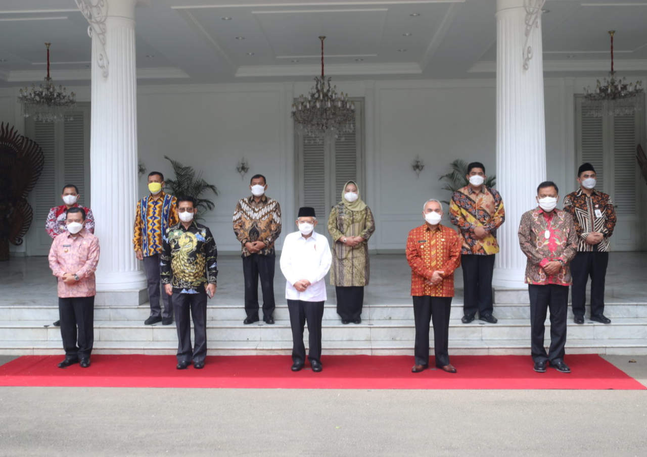 CILACAP DAN BREBES RAIH PENGHARGAAN PRODUKTIVITAS TERTINGGI BIDANG PERTANIAN