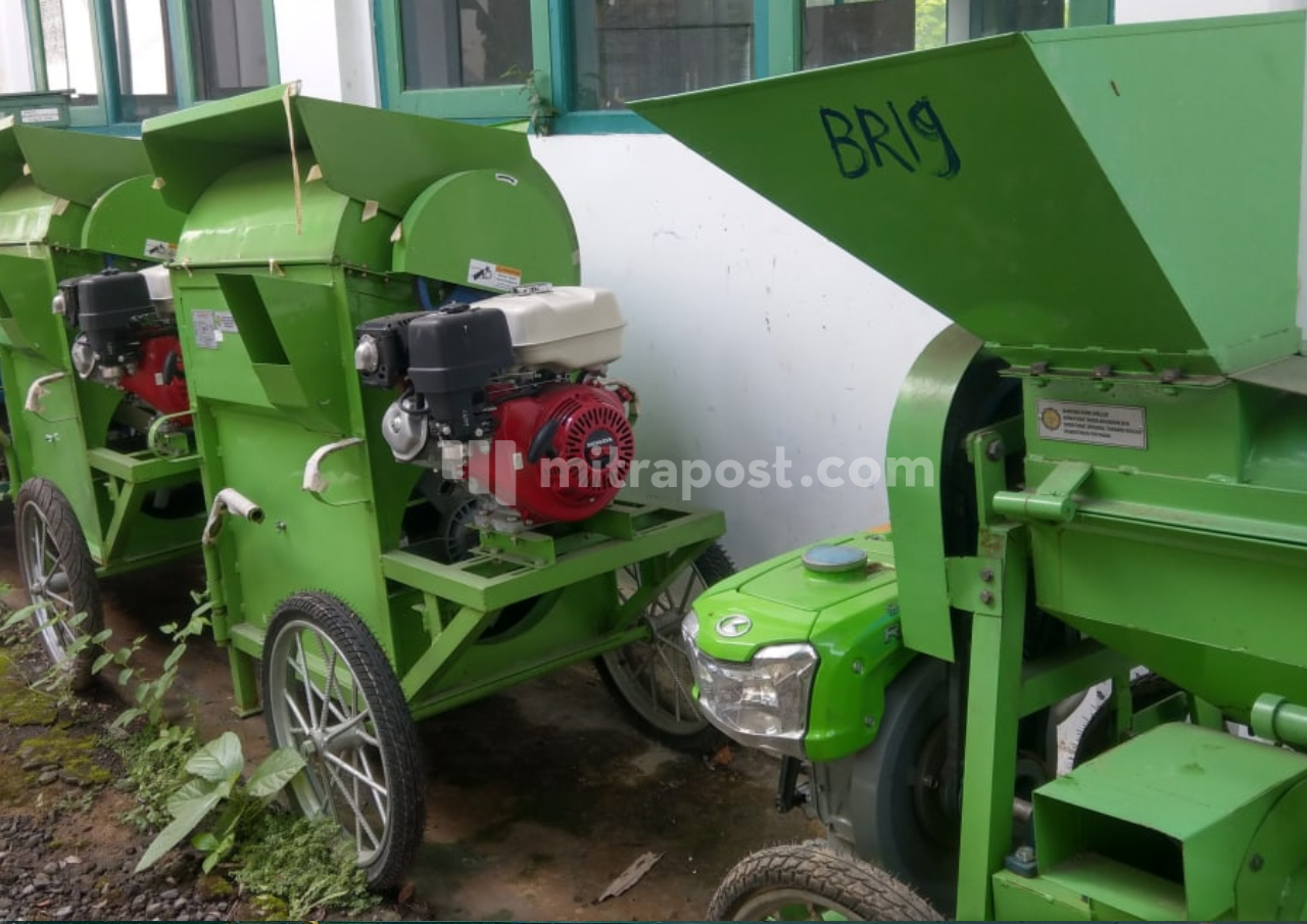 Tingkatkan Produksi Pertanian, Dinas Pertanian Rembang Bagikan Puluhan Alsintan