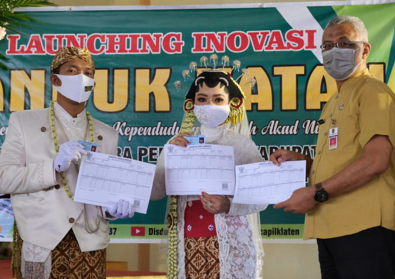 Pemkab Klaten Berikan Inovasi Pembaharuan Data KTP dan KK, Usai Akad Nikah