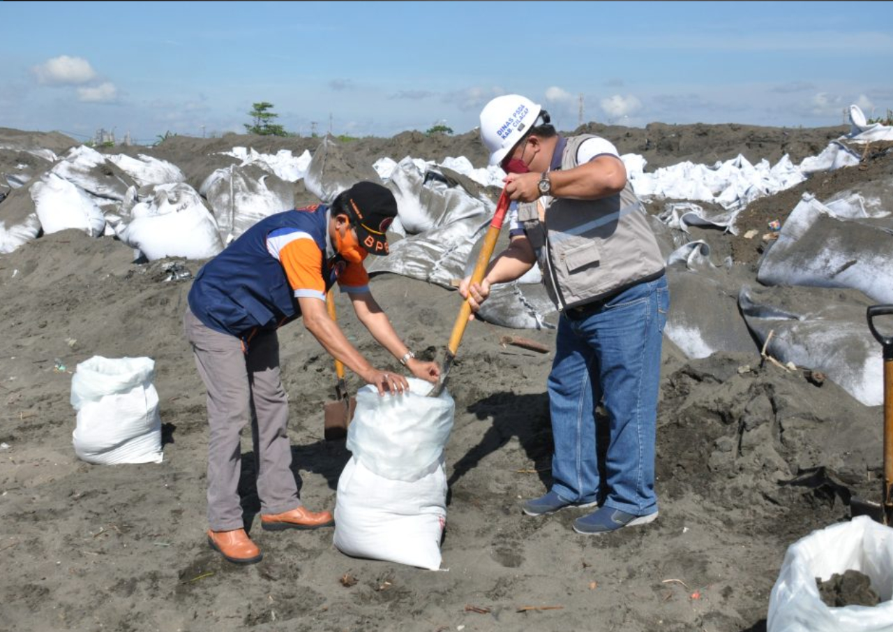 Cegah Abrasi di Pantai Lengkong Cilacap, 1500 Geobag Isi Pasir Disiapkan