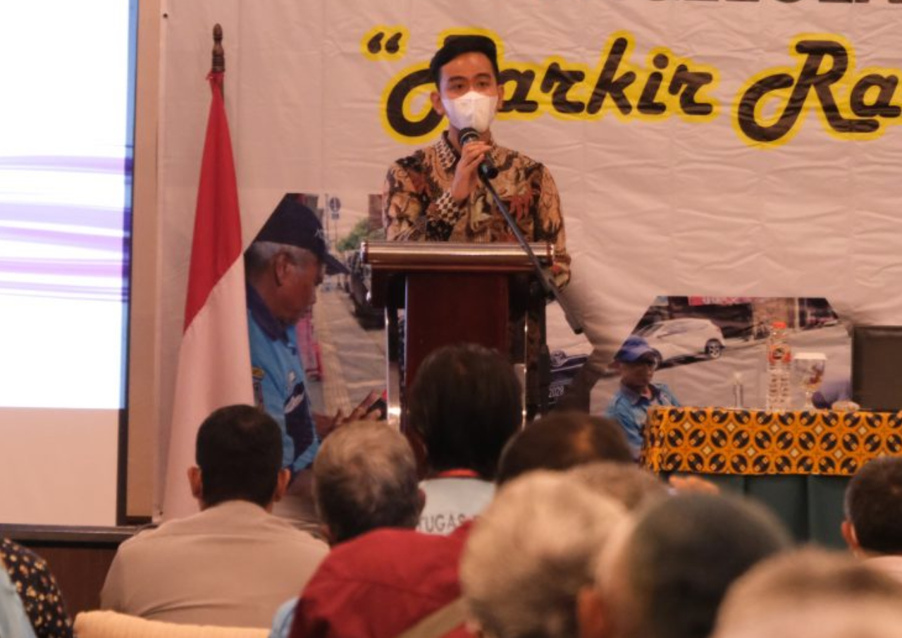 Gibran Imbau Para Juru Parkir Berikan Pelayanan Sesuai SOP