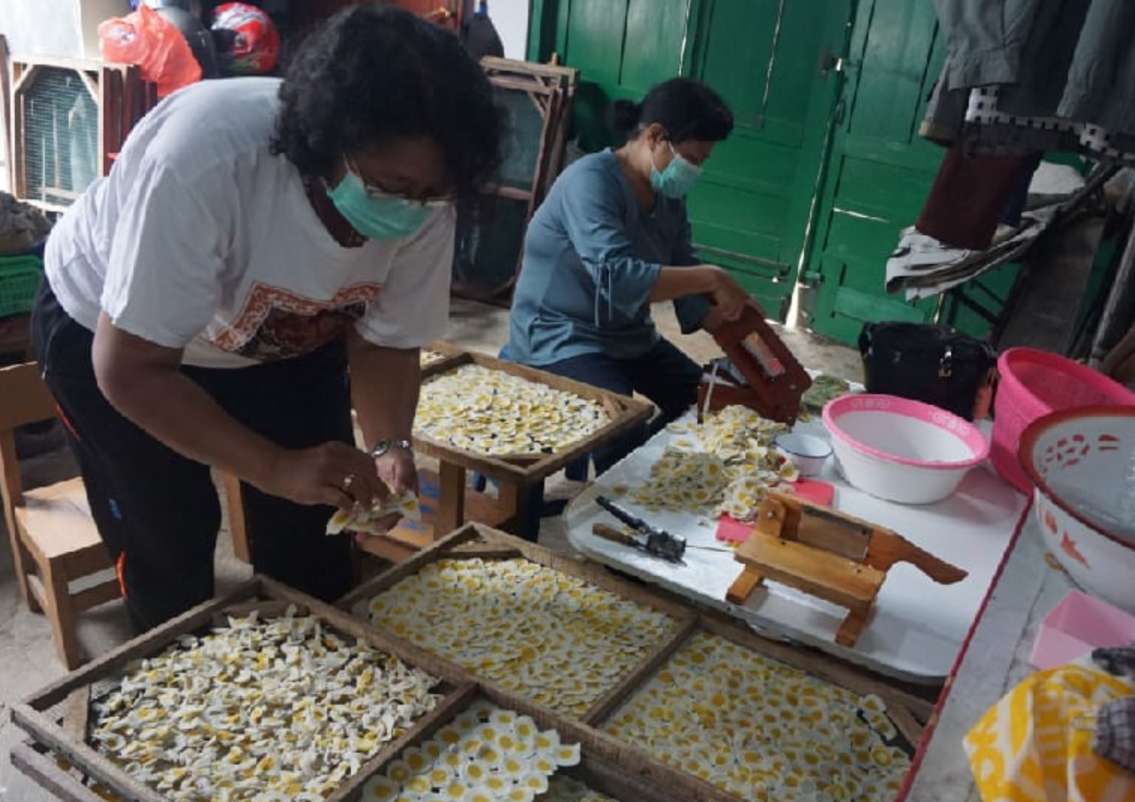 Magelang Hadirkan Inovasi Kerupuk dari Telur Asin