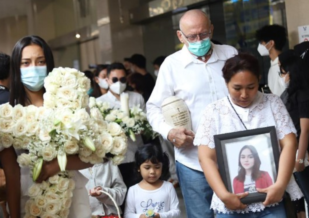 Ibunda Laura Anna akan Gelar Tahlilan