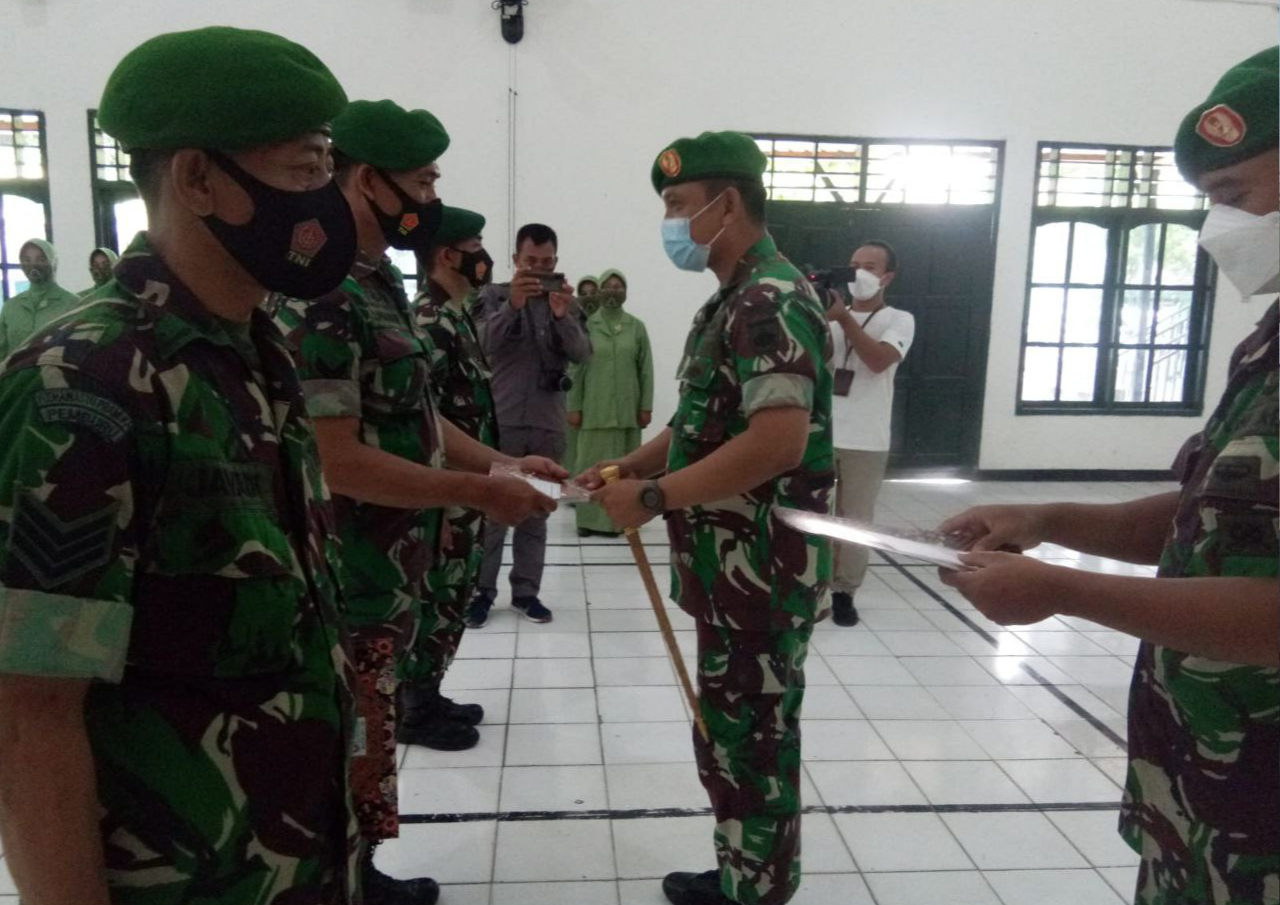 Kodim 0720 Rembang Pimpin Serah Terima Jabatan dan Berikan Apresiasi pada Prajurit Berprestasi