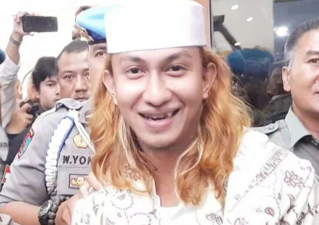 Para Pria Berseragam TNI Sentil Habib Bahar