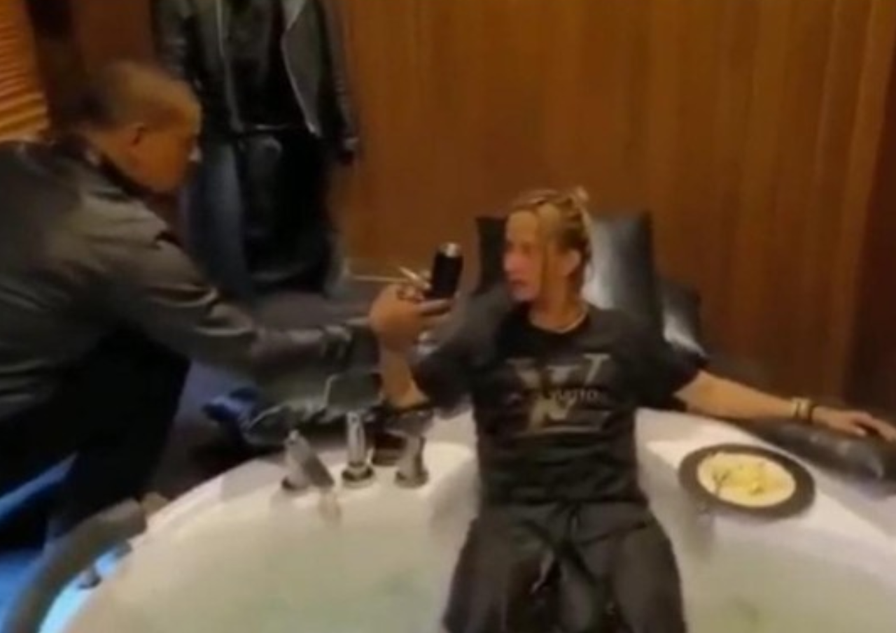 Viral, Habib Bahar Berenda di Jacuzzi