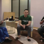 AHY Nyanyi Yaa Lal Wathon Berbaju ‘Nahdliyin Nderek Kiai’
