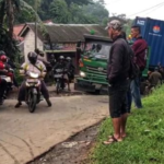 Bahaya, Emak-emak Ngamuk di Sukabumi Sebab Jalan Macet