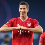 Lewandowski Terima Penghargaan Pemain Terbaik FIFA 2021
