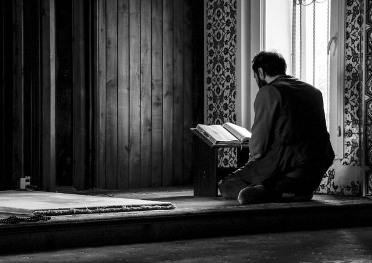 Keutaman Baca Surat Al Mulk