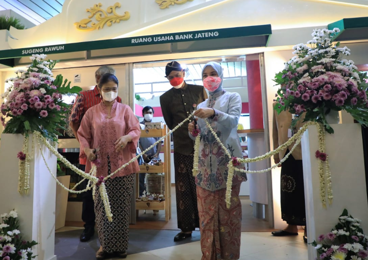 Gerai Dekranasda Jateng Store Resmi Dipasarkan di Bandara YIA
