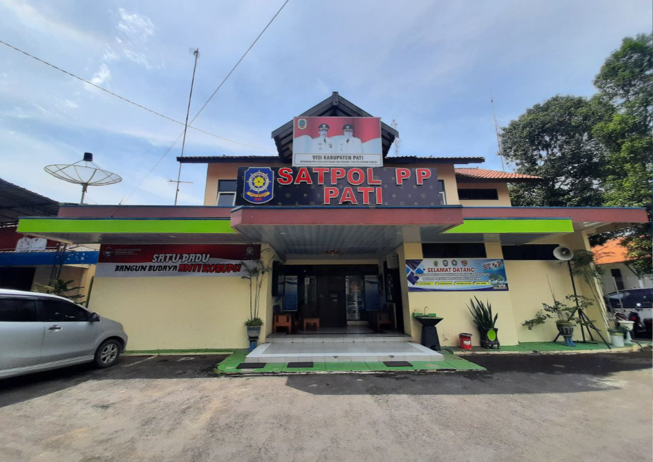Tidak Punya Izin, Satpol PP Pati Segel Hotel D'lala