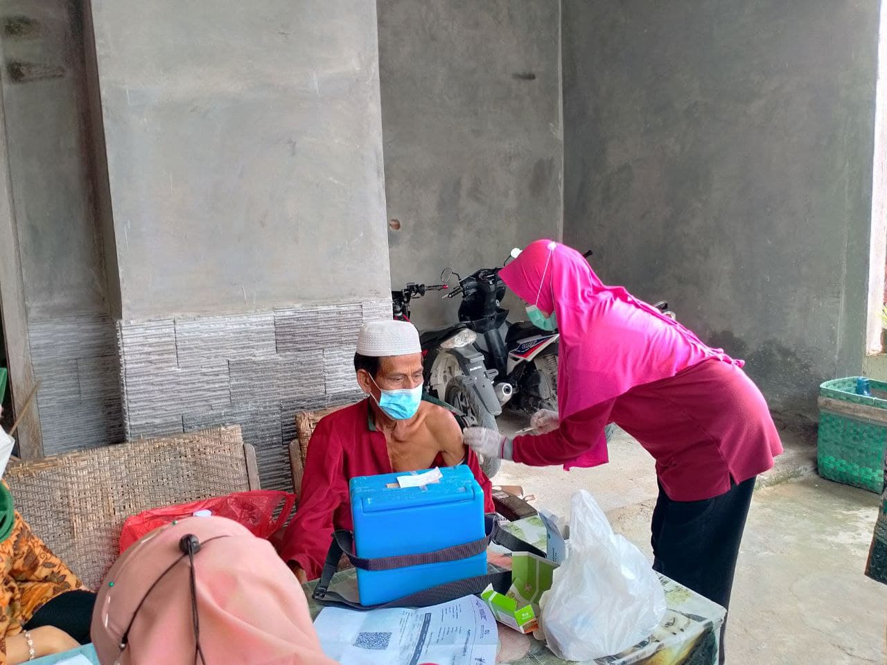 Puskesmas Sukulilo 1 Gelar Vaksinasi untuk Lansia Secara Door to Door