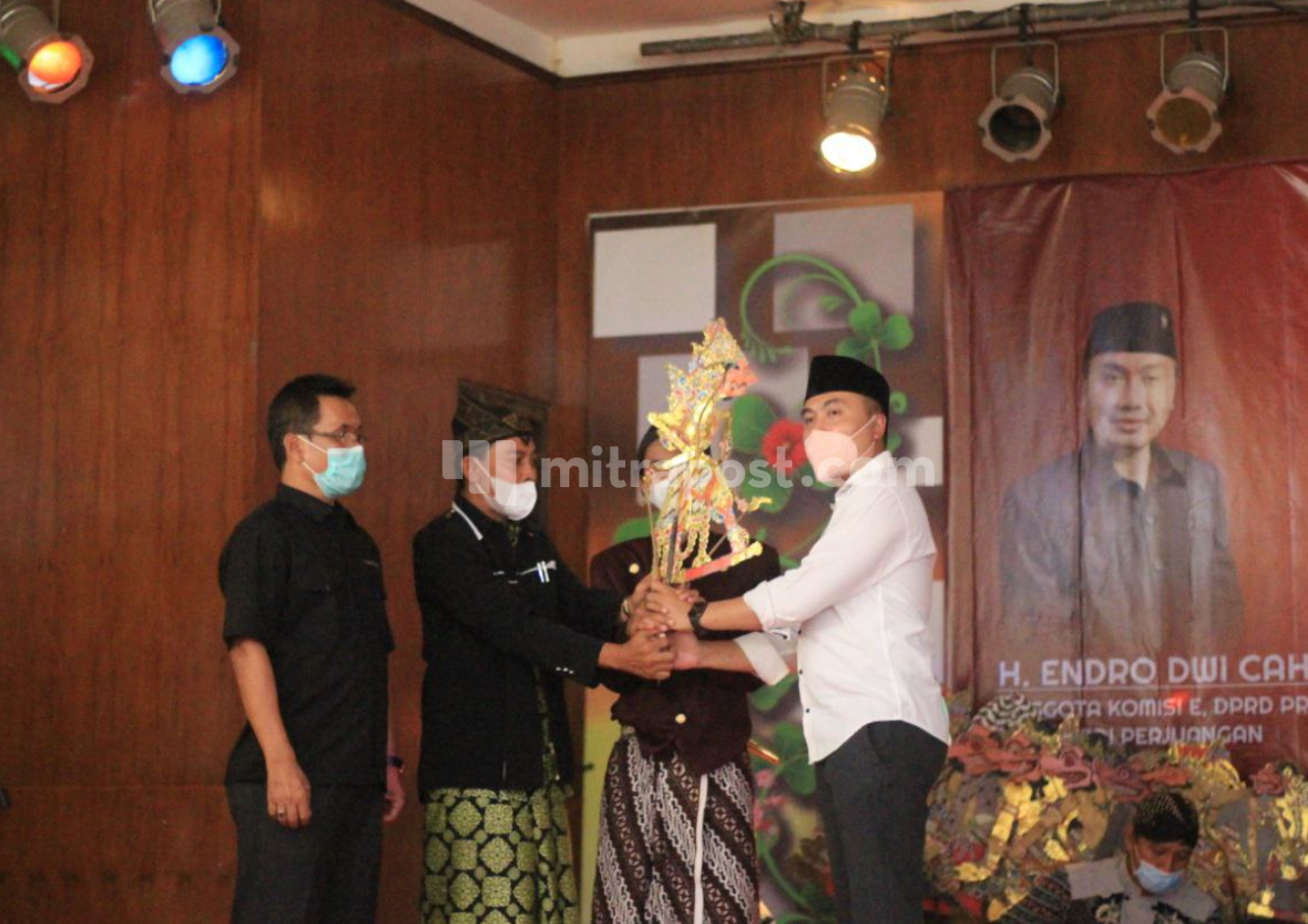 Bantu Pelaku Seni, Endro Dwi Cahyono Adakan Pagelaran Ngaji Wayang Nusantara