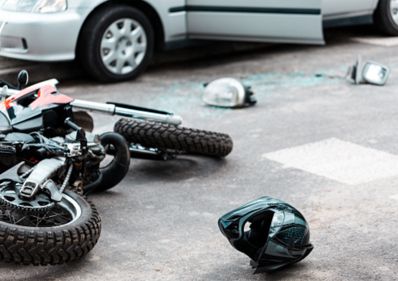 Nyasar Masuk Tol, Pemotor ABG Tertabrak Mobil