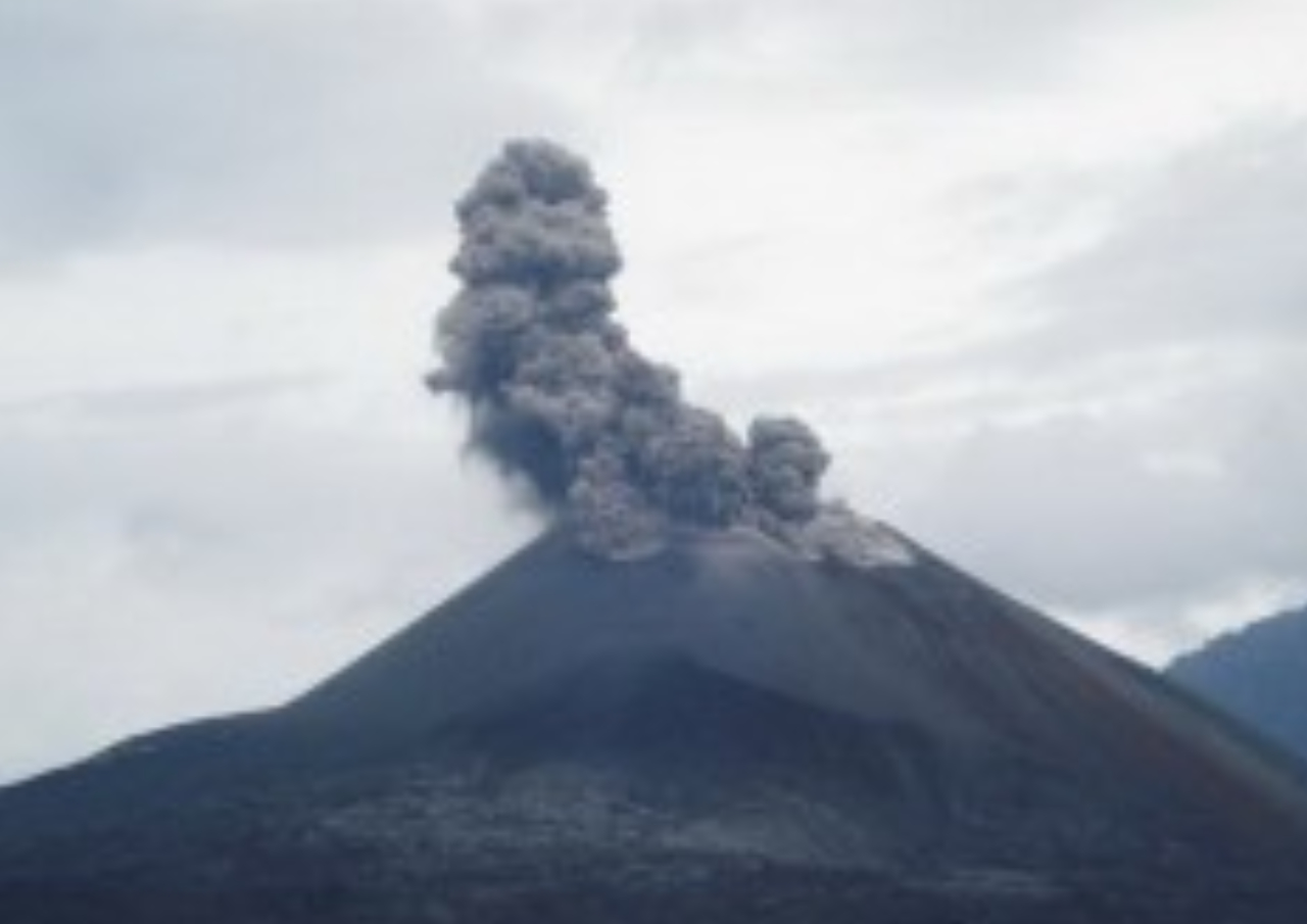 Hari Ini, Gunung Anak Krakatau Alami 2 Kali Erupsi