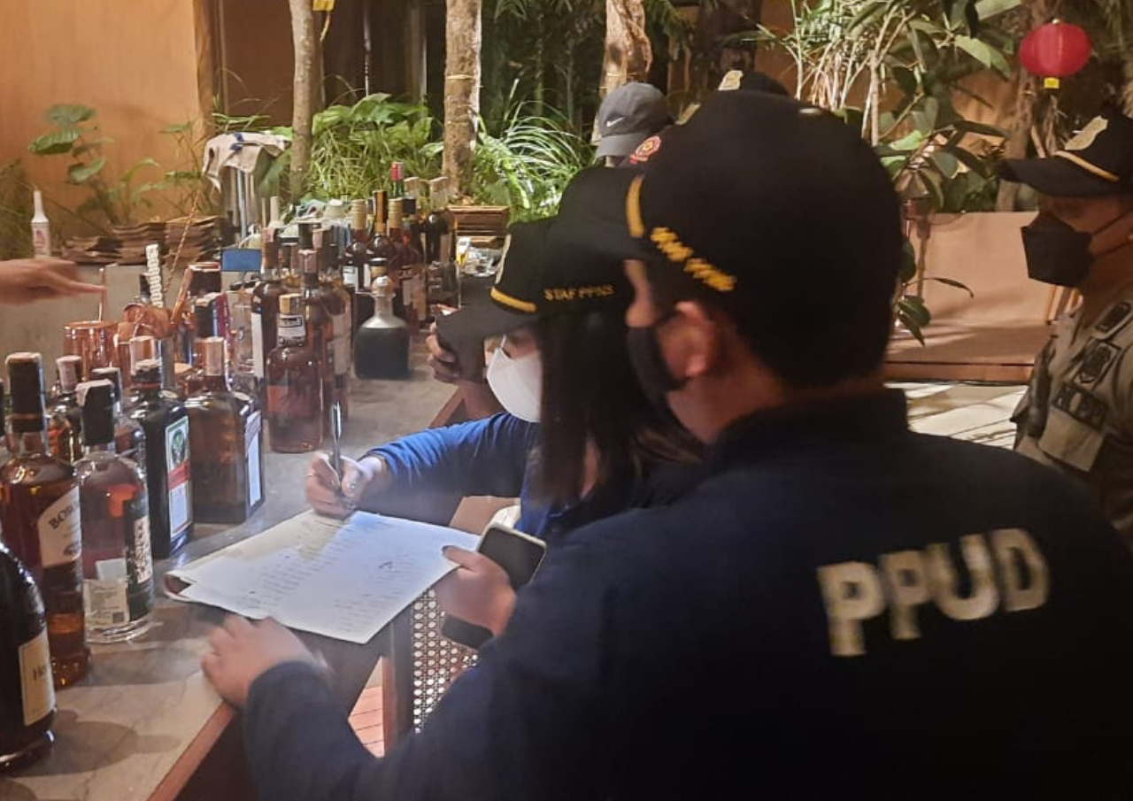 Tak Ada Izin Penjualan, Satpol PP Semarang Sita Puluhan Botol Miras