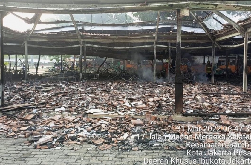 Ratusan Lapak Pedagang di Monas Terbakar