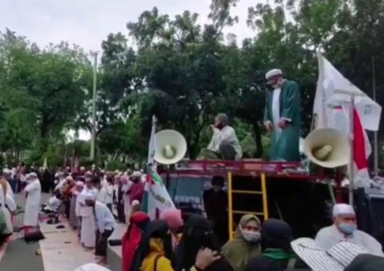Aksi 212, Buya Fikri Ulangi Salat Sebab Salah Gerakan