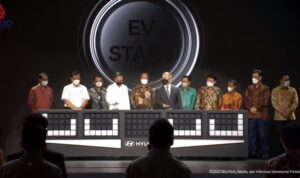 Indonesia Resmi Luncurkan Mobil Listrik