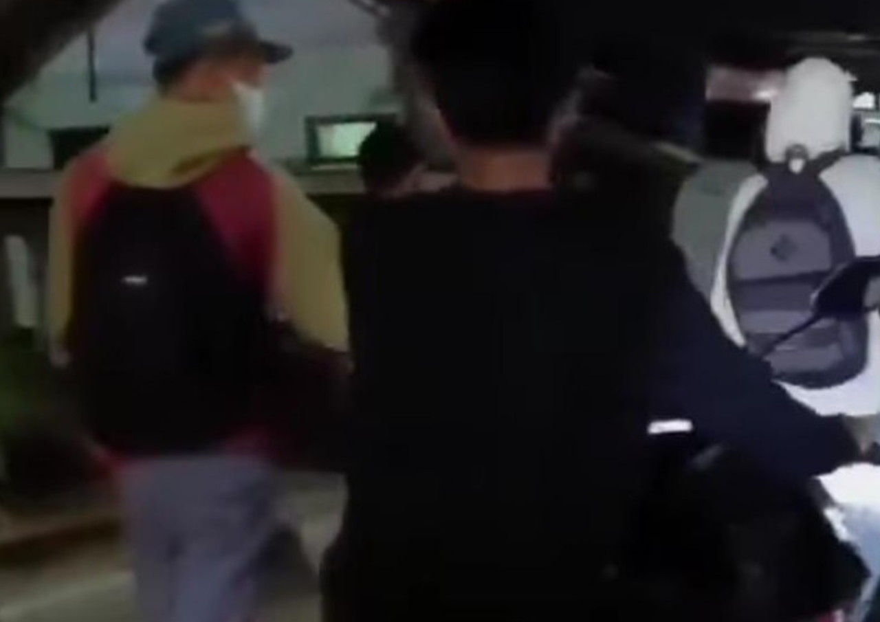 Viral, Gerombolan Remaja Tenteng Sajam