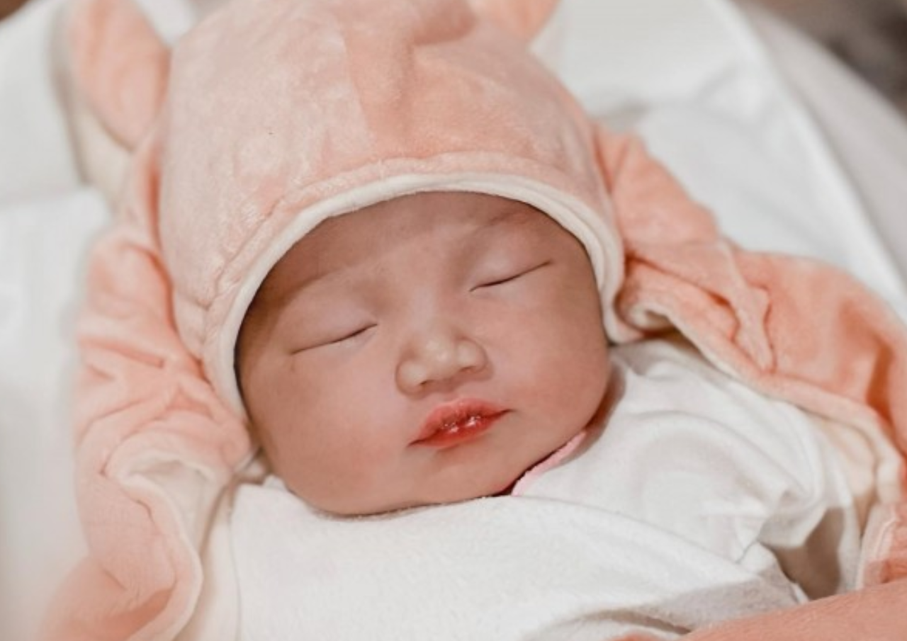 Wajah Bayi Perempuan Siti Badriah, Cantik Banget!