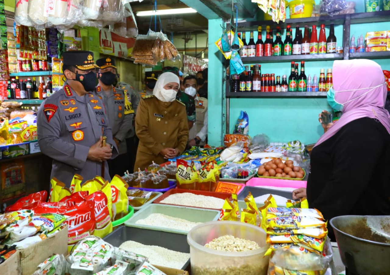 Kapolri Tinjau Stok Minyak Goreng Curah di Pasar Wonokromo