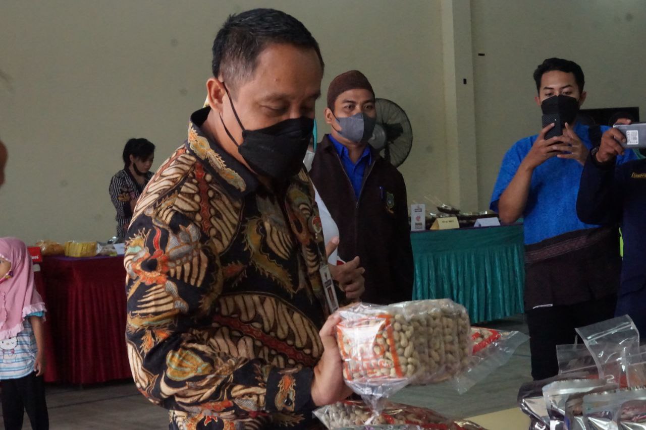 Buka Bazar Ramadan, Safin Tegaskan UMKM Sebagai Pilar Perekonomian Desa