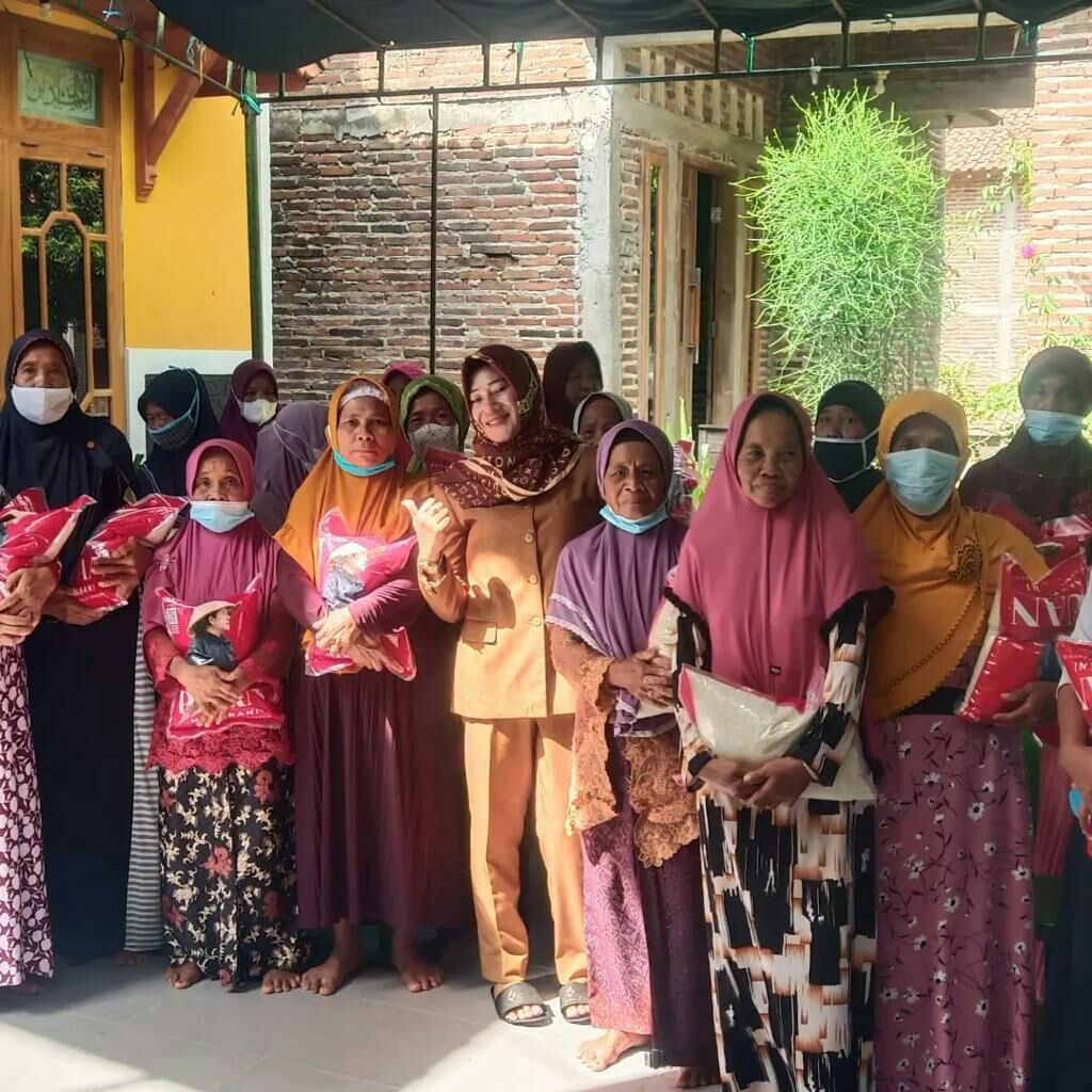 Dewan Santuni 75 Janda dan Anak Yatim di Desa Keben Tambakromo