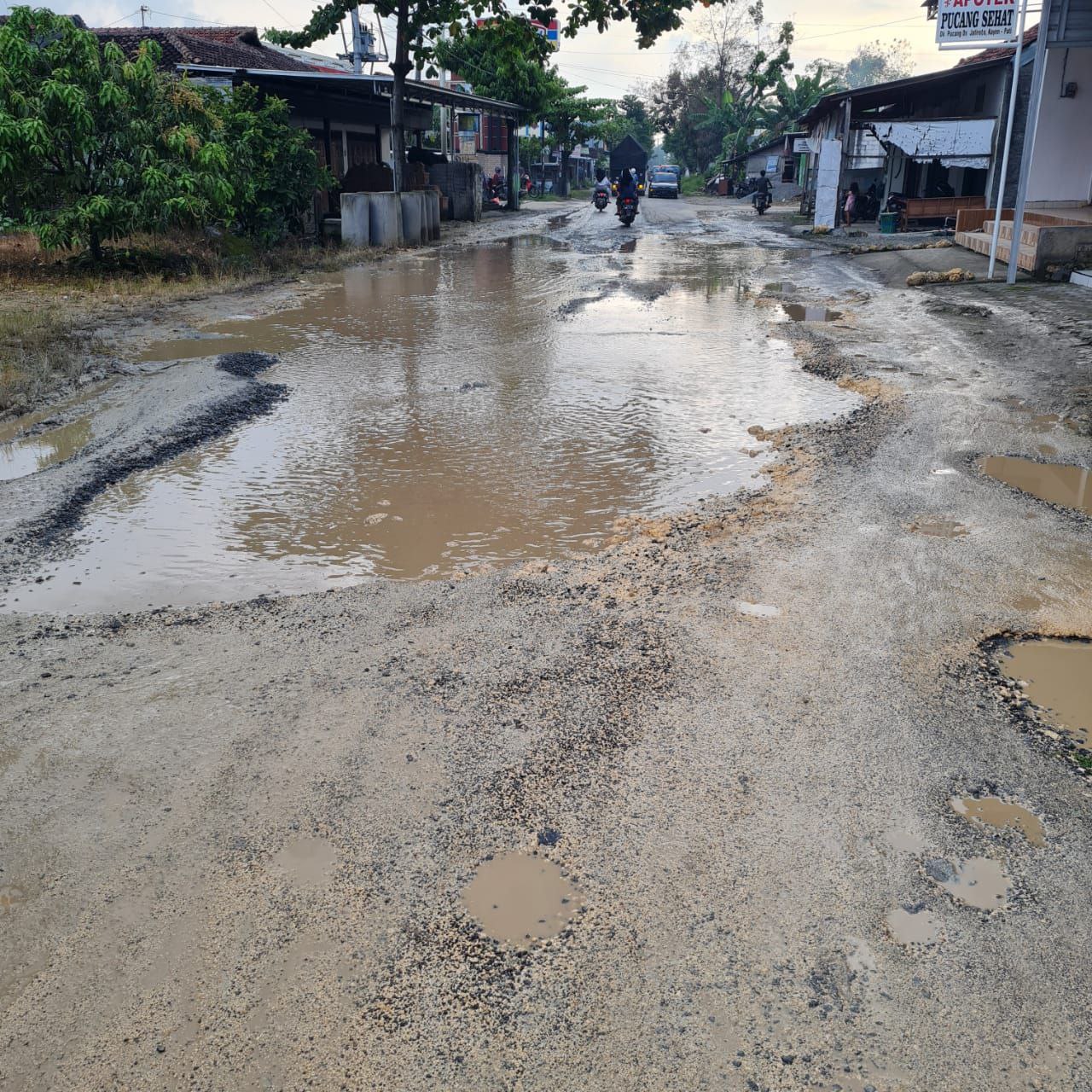 Jalan Kayen Sering Rusak, Wakil DPRD Minta Pemkab Kendalikan Muatan Kendaraan Material
