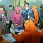 Pemkab Kudus Bagikan Bansos Sembako dan Minyak Goreng