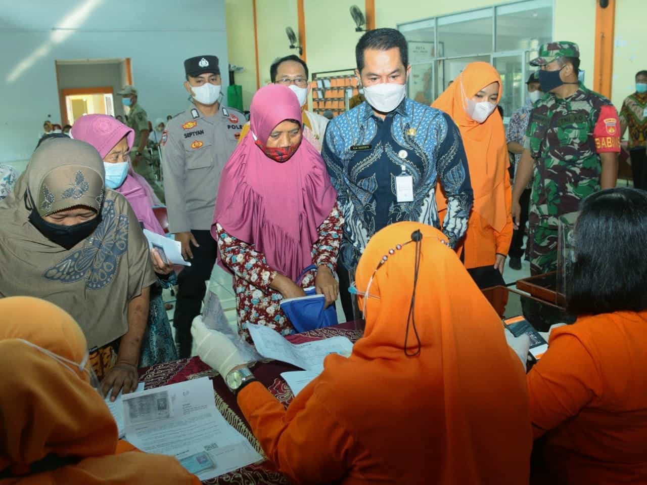 Pemkab Kudus Bagikan Bansos Sembako dan Minyak Goreng