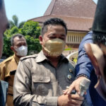 Tak Diizinkan Masuk Gedung, Pimpinan DPRD Pati Temui Massa Aksi