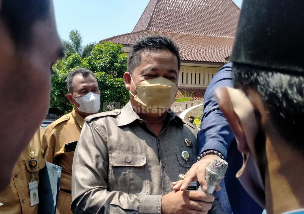Tak Diizinkan Masuk Gedung, Pimpinan DPRD Pati Temui Massa Aksi