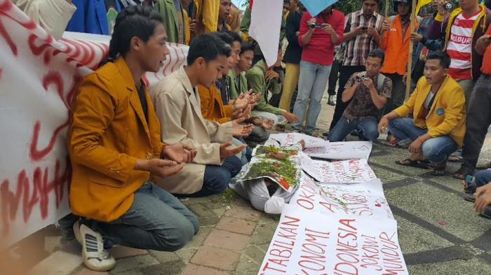 Ke Sumenep, Jokowi Disambut Demo Mahasiswa