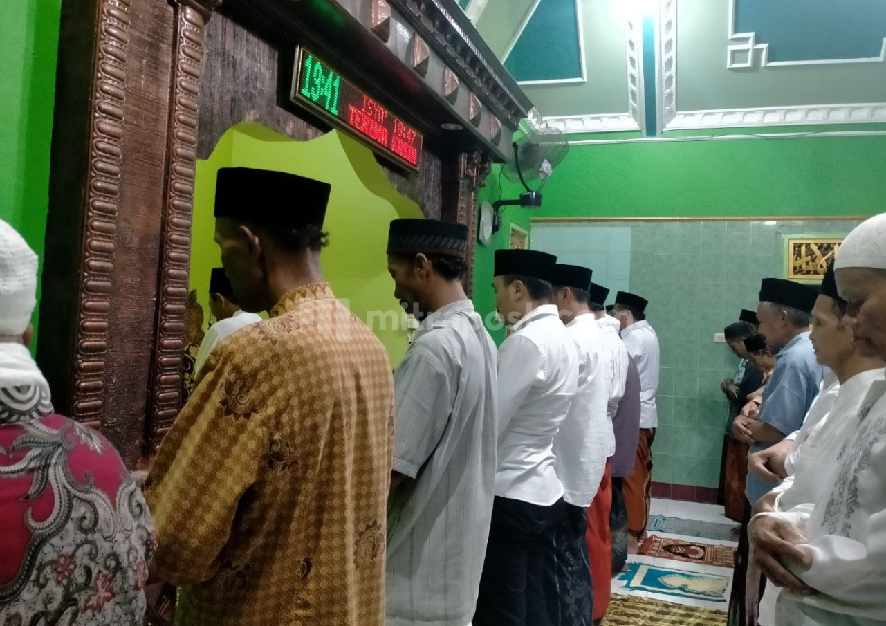 Endro Dwi Cahyono Tarawih Bareng Warga Sinomwidodo