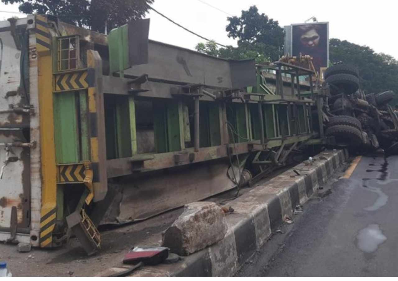 Kecelakaan Beruntun di Banyumanik Sebabkan 2 Orang Tewas