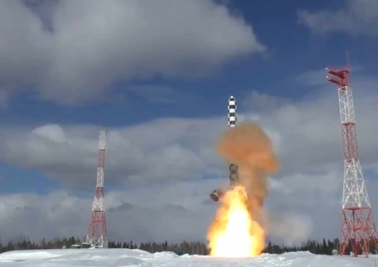 Rusia Luncurkan Rudal Berkemampuan Nuklir