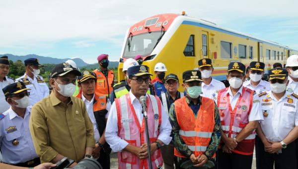 Pemerintah Targetkan Jalur Kereta Api Maros-Barru Selesai Oktober 2022