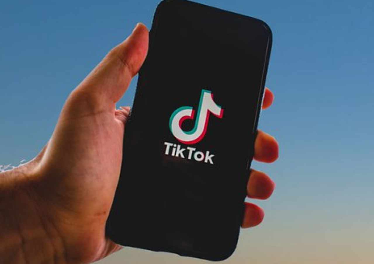 Viral, Seleb Tiktok Pamer Payudara