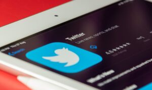 Elon Musk Isyaratkan Twitter Akan Berbayar