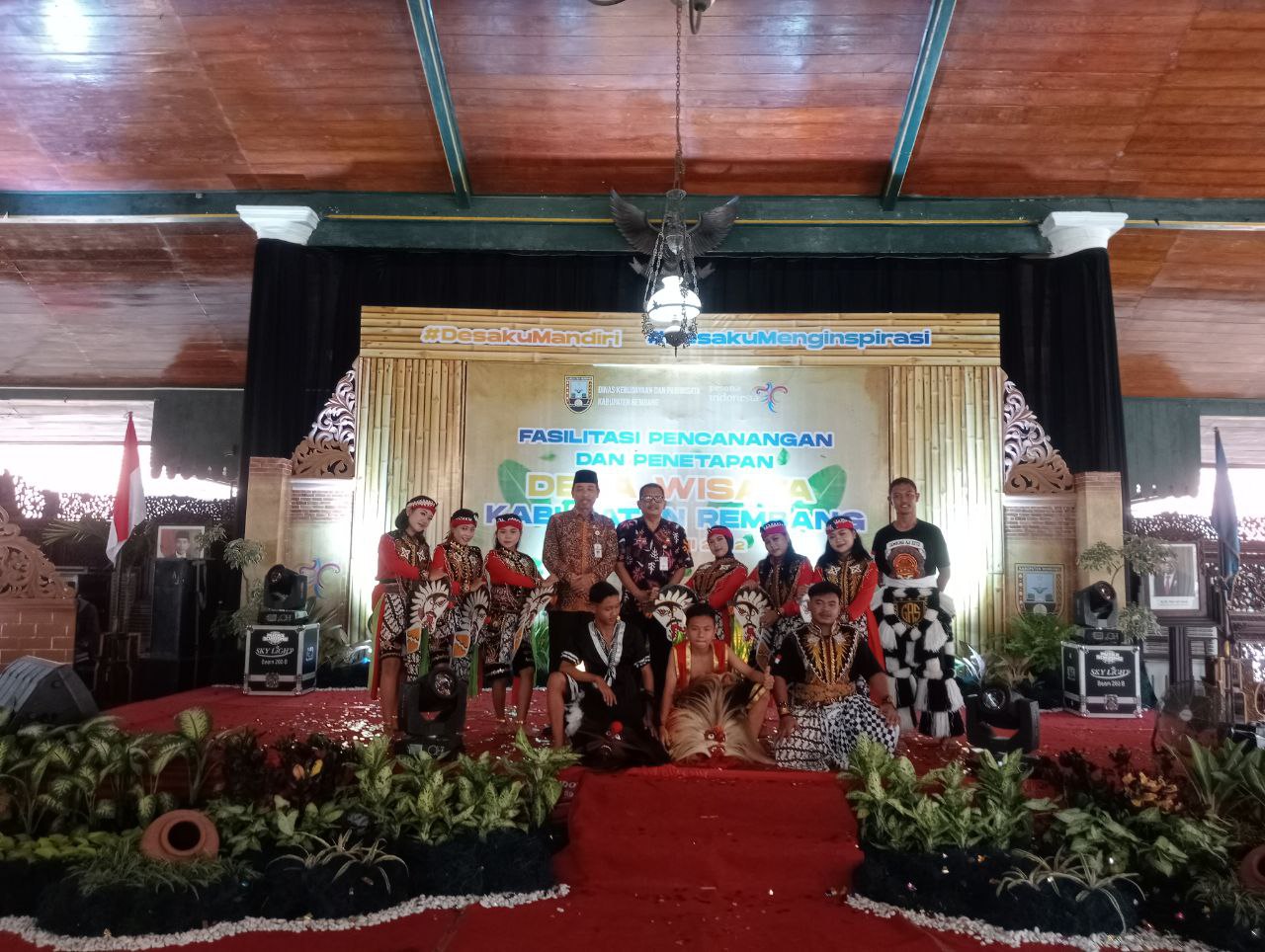 Foto: Bupati Rembang Abdul Hafidz berkunjung fasilitasi dan penetapan desa Wisata Kabupaten Rembang di Pendopo Musium RA Kartini /palevioletred-jellyfish-458835.hostingersite.com/Sri Lestari